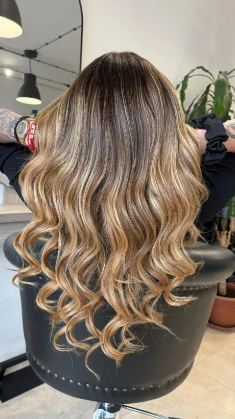 Výsledok práce zo štúdia — dámske vlasy — Balayage · vlny